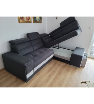 Sofa narożna z dwoma pufami