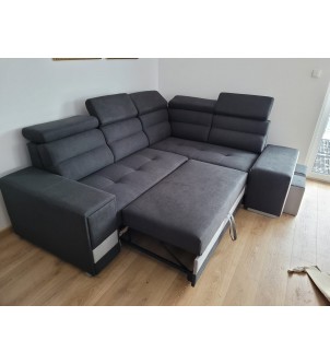 Sofa narożna z dwoma pufami