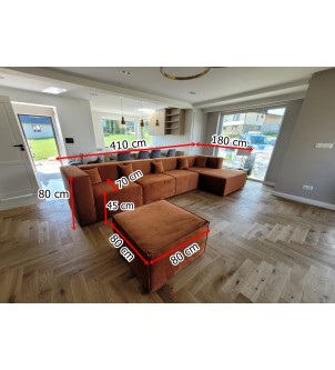 sofa narożna w rdzawym kolorze