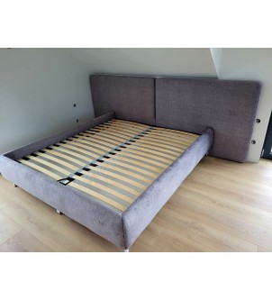 Čalouněná postel do ložnice