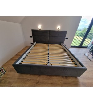 Čalouněná postel s panely...